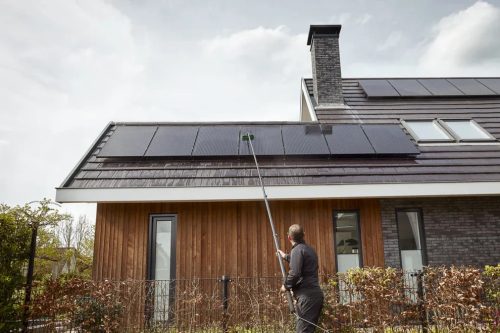 7,5 m Karbon teleszkópos napelemtisztító mosókefe + vegyszeradagolóval,  2 db kefefejjel /puha és közepes/