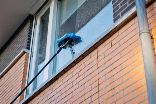 4,6 m-es 5:1-ben teleszkópos napelem tisztító kefe vegyszeradagolóval, acél nyéllel + ajándék 750 ml M290L Solar Shine napelemtisztító koncentrátum