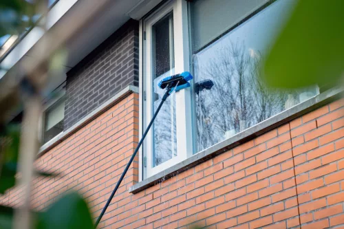 4,6 m-es 5:1-ben teleszkópos napelem tisztító kefe vegyszeradagolóval, acél nyéllel + ajándék 750 ml M290L Solar Shine napelemtisztító koncentrátum