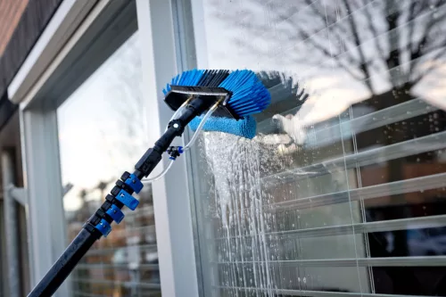 4,6 m-es 5:1-ben teleszkópos napelem tisztító kefe vegyszeradagolóval, acél nyéllel + ajándék 750 ml M290L Solar Shine napelemtisztító koncentrátum