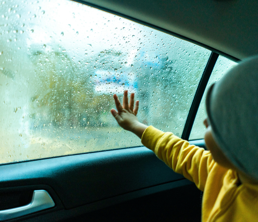 Hogyan tisztítsd csíkmentesen az autód ablakait?